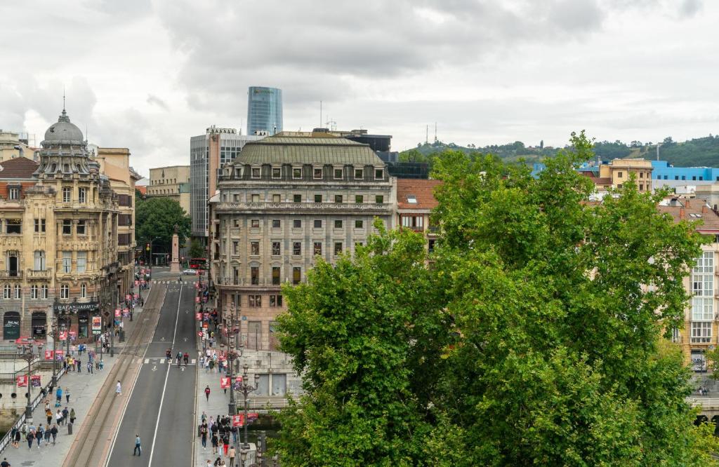 Nespecifikovaný výhled na destinaci Bilbao nebo výhled na město při pohledu z hotelu