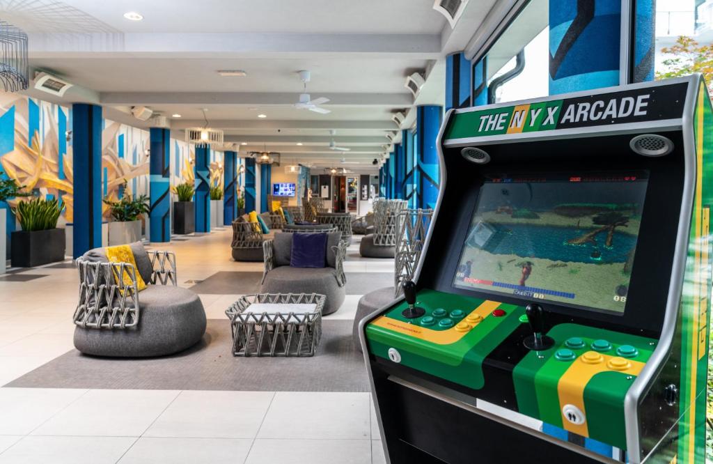 Herní místnost v ubytování NYX Hotel Milan by Leonardo Hotels
