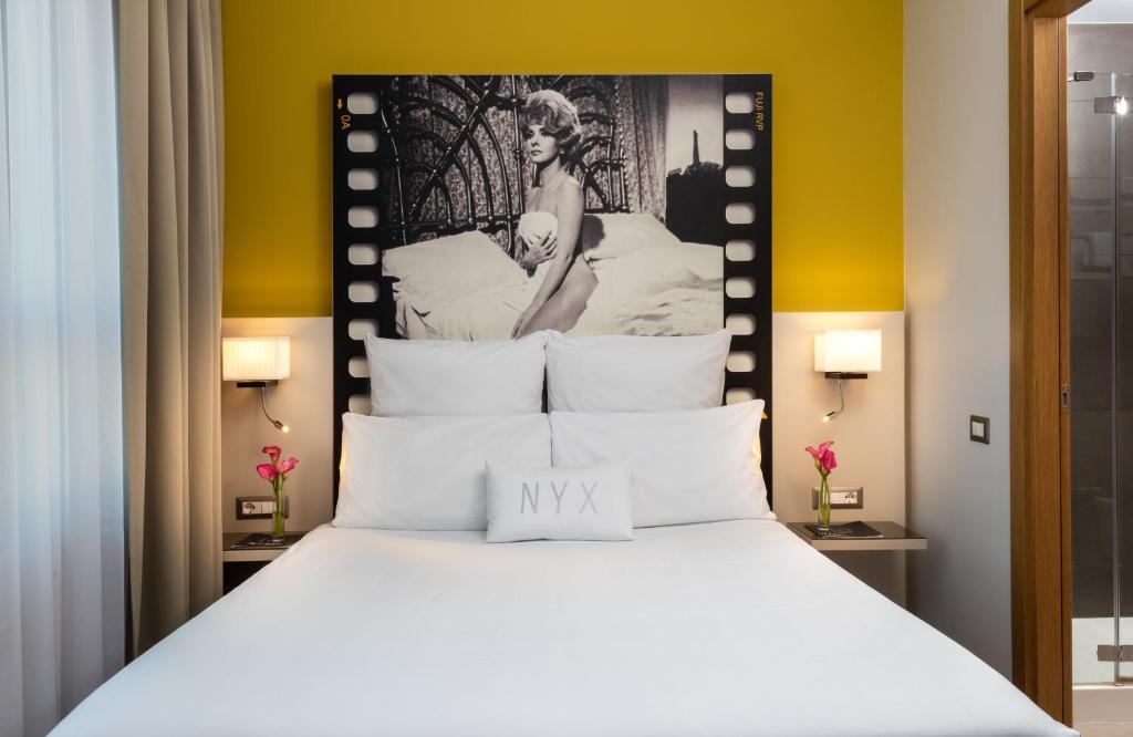 Postel nebo postele na pokoji v ubytování NYX Hotel Milan by Leonardo Hotels