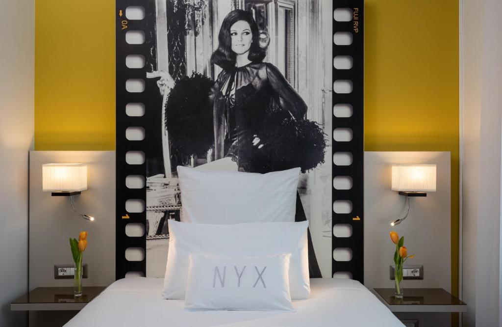 Postel nebo postele na pokoji v ubytování NYX Hotel Milan by Leonardo Hotels
