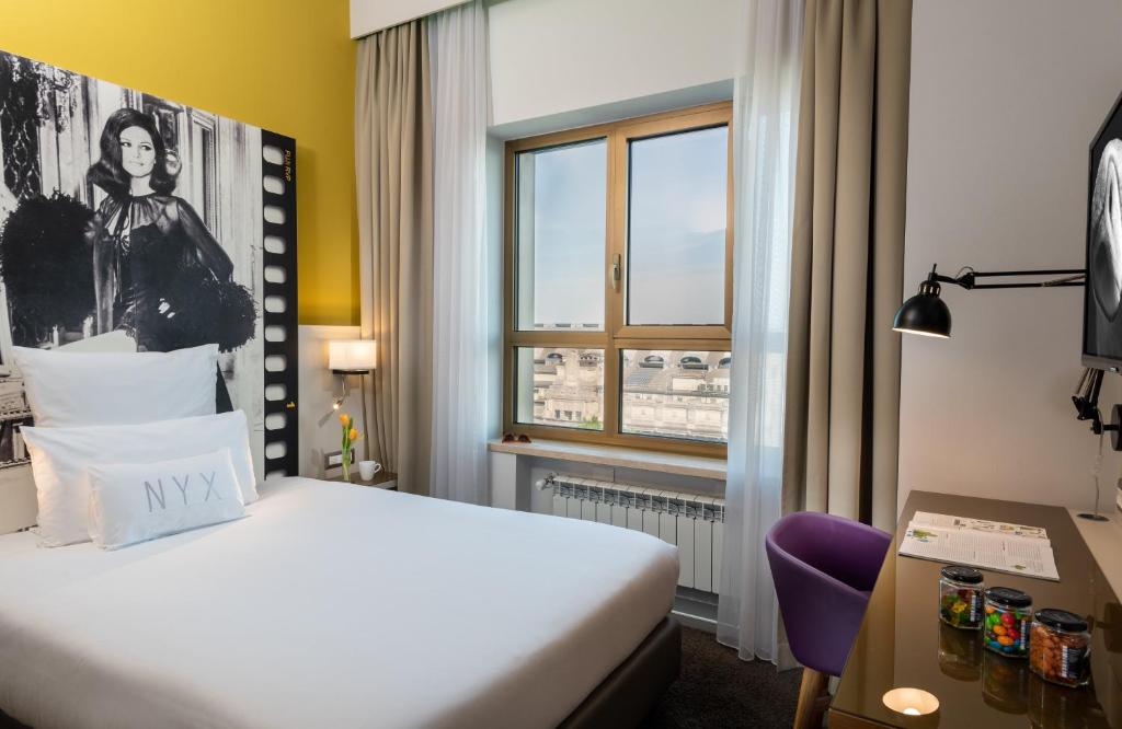 Postel nebo postele na pokoji v ubytování NYX Hotel Milan by Leonardo Hotels