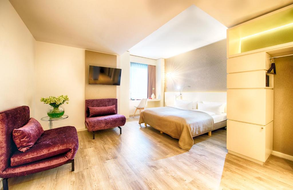 TV a/nebo společenská místnost v ubytování Leonardo Hotel Berlin Mitte