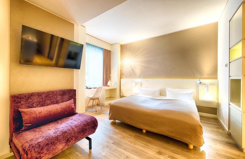 Postel nebo postele na pokoji v ubytování Leonardo Hotel Berlin Mitte