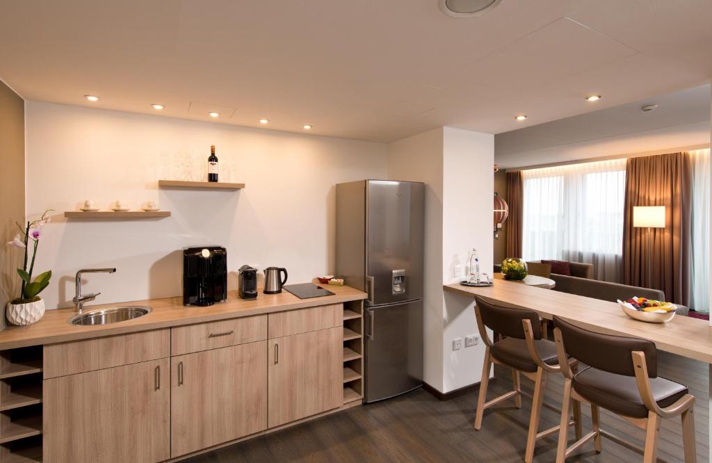 Kuchyň nebo kuchyňský kout v ubytování Leonardo Hotel Berlin Mitte