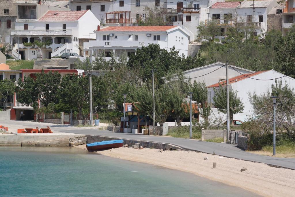 Fotografija u galeriji objekta Apartments by the sea Metajna, Pag - 6336 u gradu Metajna