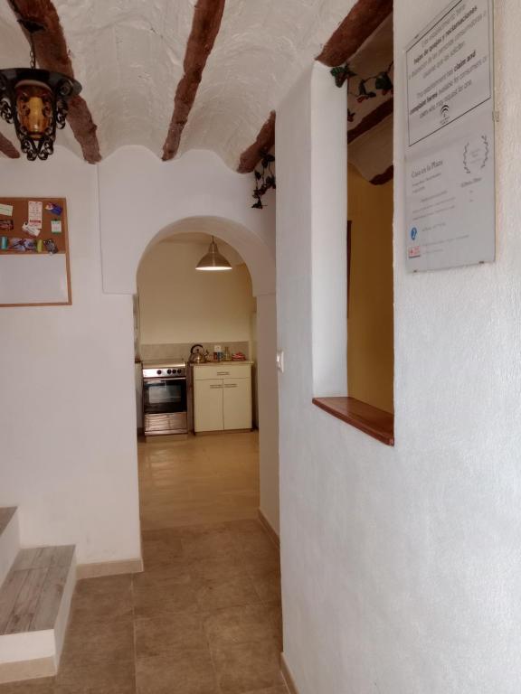 A kitchen or kitchenette at Casa en la Plaza, Hinojares - Ideal for exploring the area