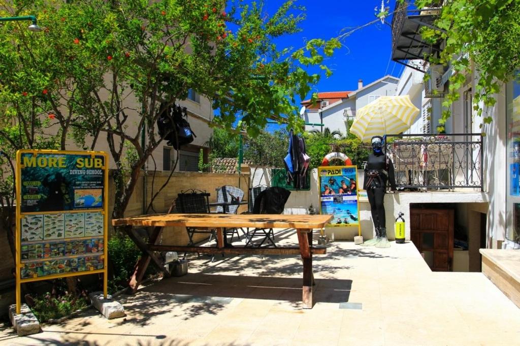 Fotografie z fotogalerie ubytování Apartments by the sea Makarska - 15200 v destinaci Makarska