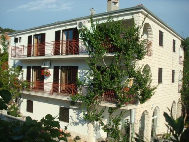 Fotografia z galérie ubytovania Apartments by the sea Trogir - 15237 v Trogiri