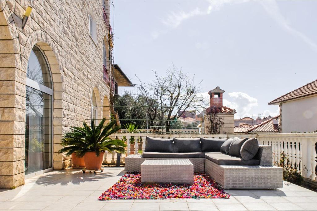 Fotografia z galérie ubytovania Apartments by the sea Trogir - 15237 v Trogiri
