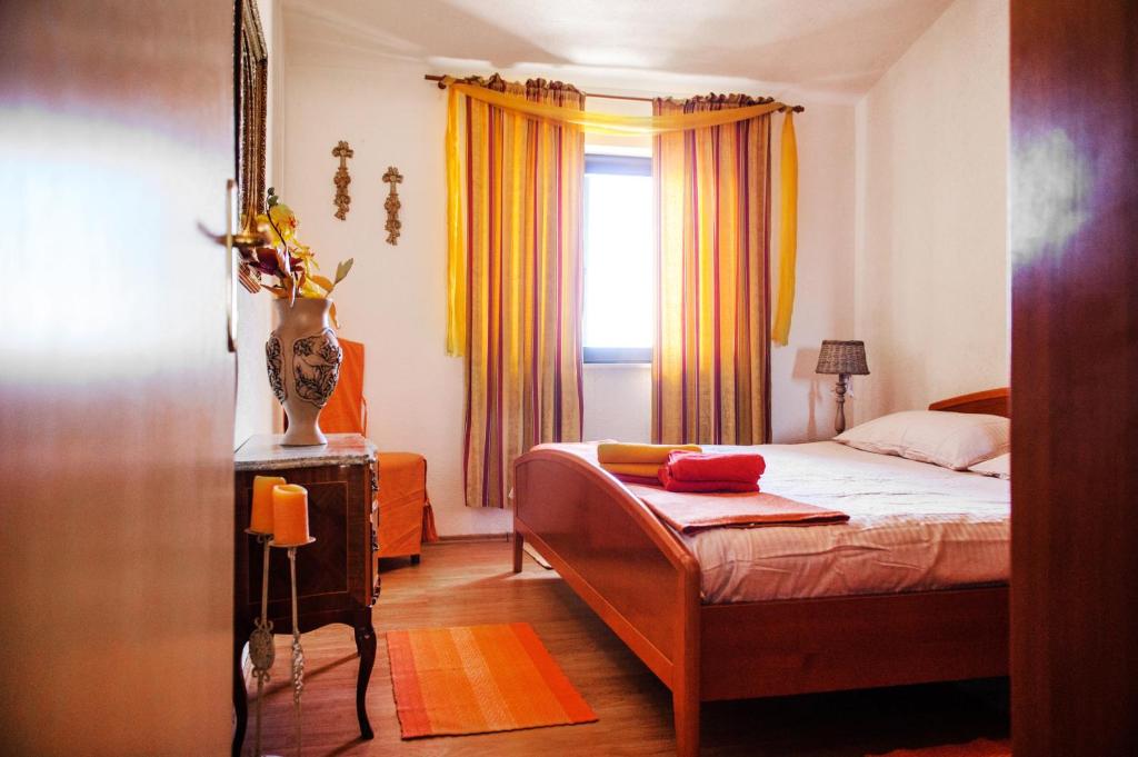 Fotografia z galérie ubytovania Apartments by the sea Trogir - 15237 v Trogiri