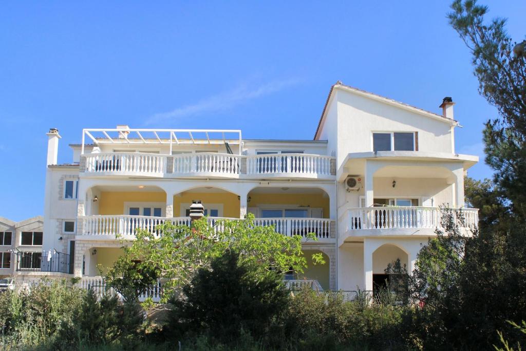 Fotografie z fotogalerie ubytování Apartments by the sea Grebastica, Sibenik - 9695 v destinaci Grebaštica
