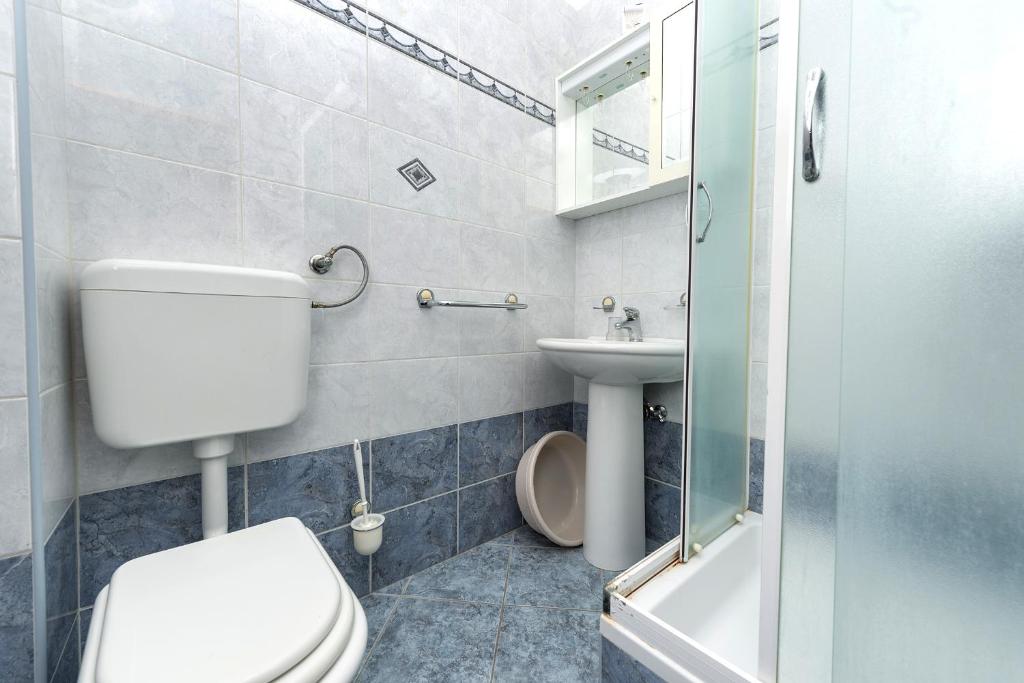 Fotografie z fotogalerie ubytování Apartments by the sea Grebastica, Sibenik - 9695 v destinaci Grebaštica