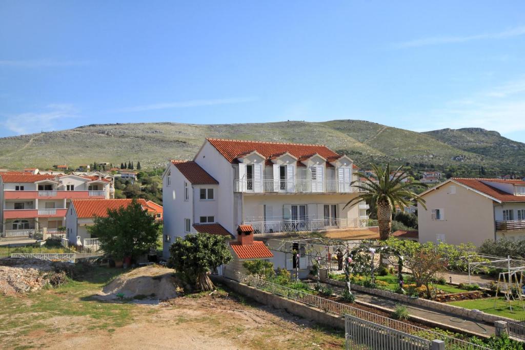 Fotografie z fotogalerie ubytování Apartments by the sea Grebastica, Sibenik - 9695 v destinaci Grebaštica