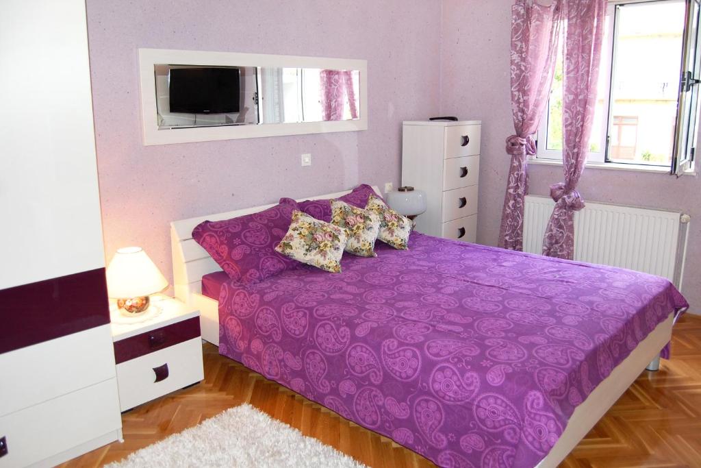 Posteľ alebo postele v izbe v ubytovaní Apartments with a parking space Makarska - 9696
