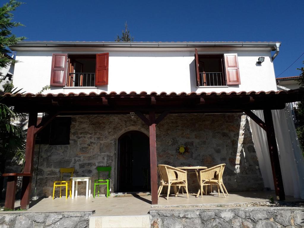 Zdjęcie z galerii obiektu Family friendly apartments with a swimming pool Veprinac, Opatija - 14916 w mieście Veprinac