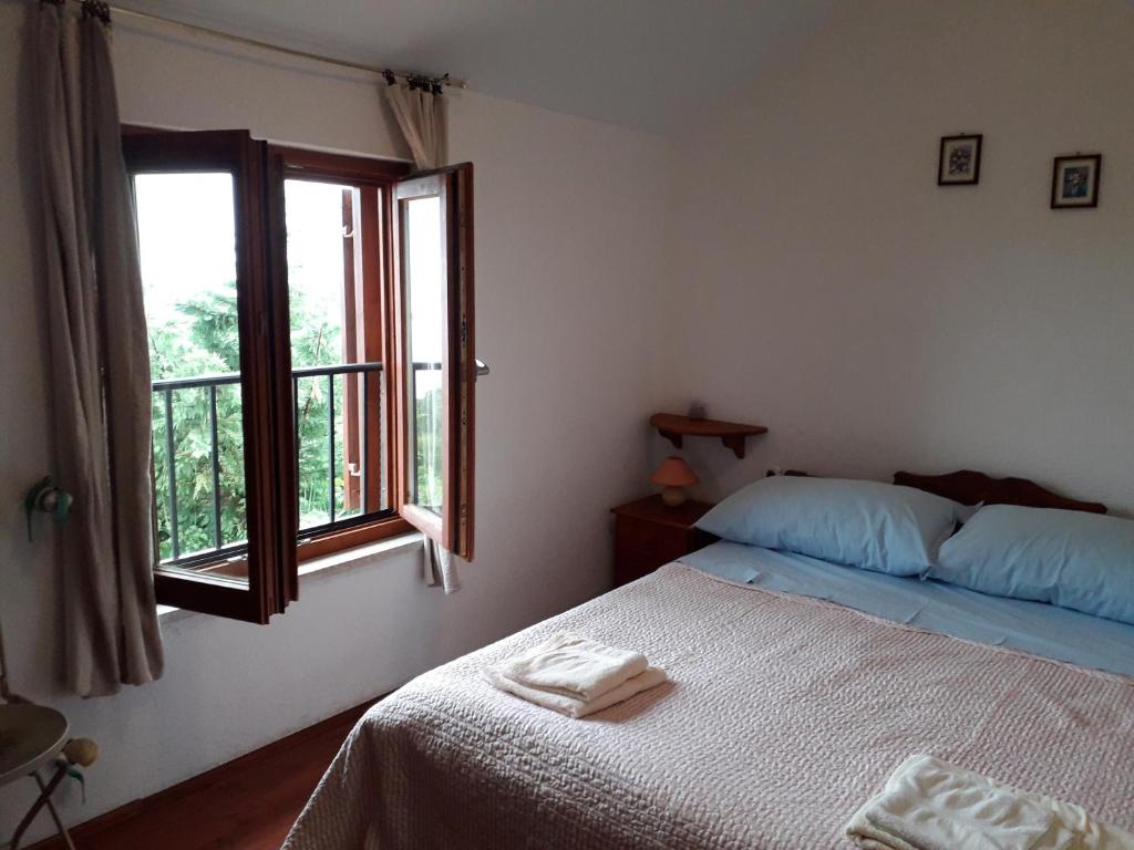 Zdjęcie z galerii obiektu Family friendly apartments with a swimming pool Veprinac, Opatija - 14916 w mieście Veprinac