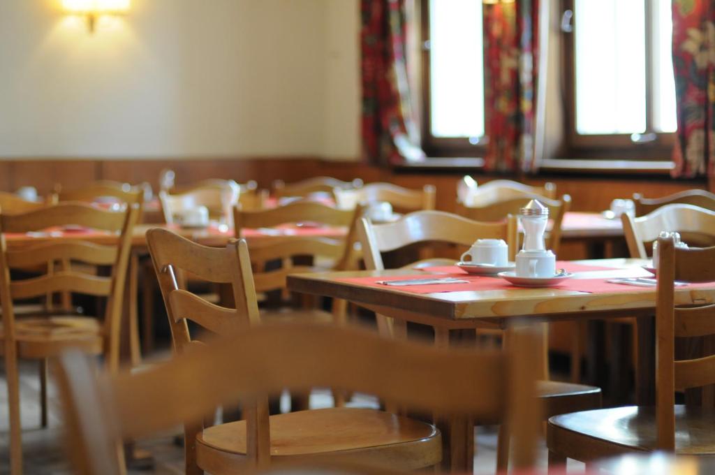 Restaurace v ubytování Hotel Weisses Kreuz