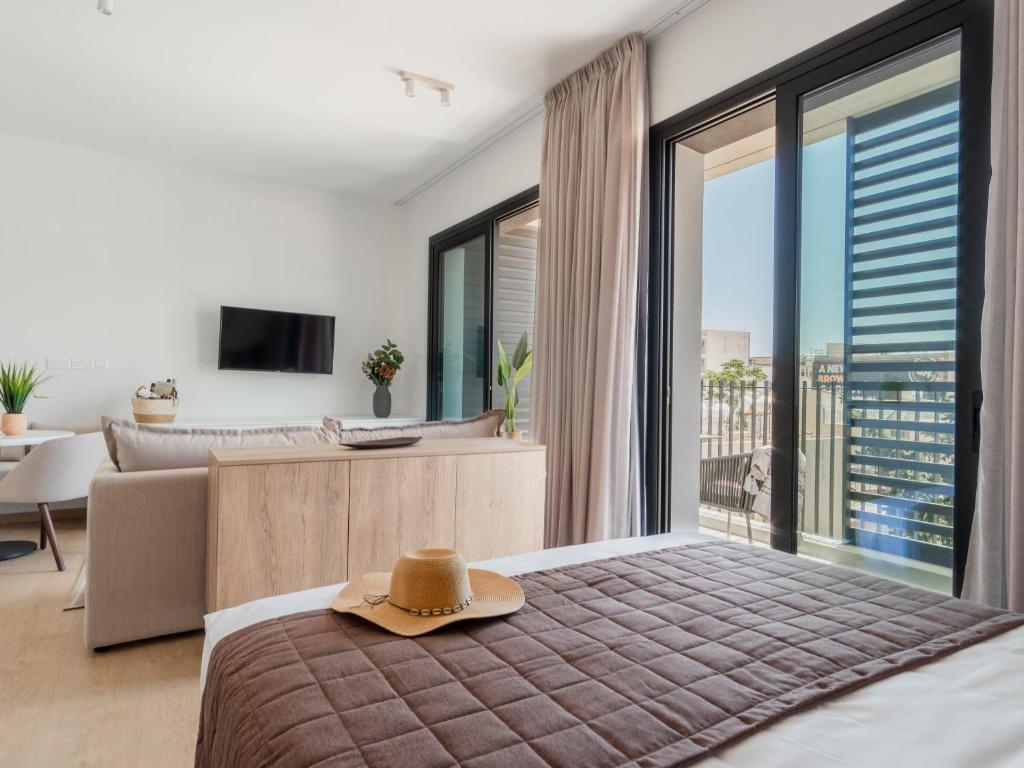 TV a/nebo společenská místnost v ubytování Armonta Residences by BeCyprus