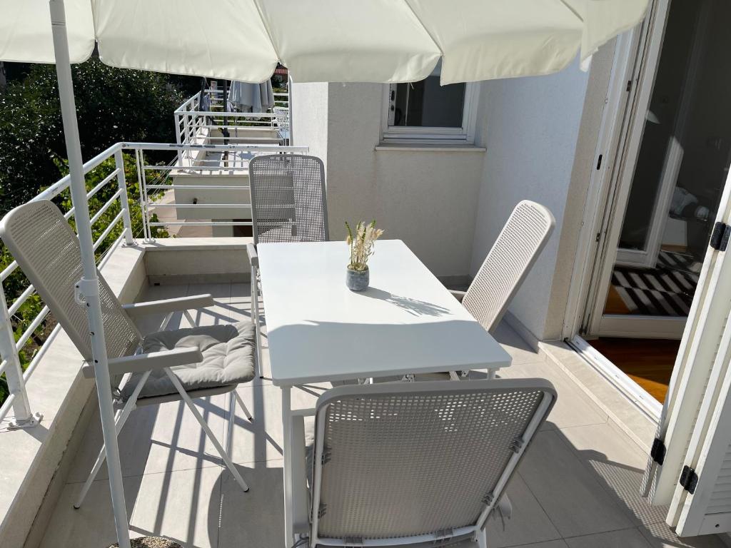 Balkon lub taras w obiekcie Apartments Mali Ivo