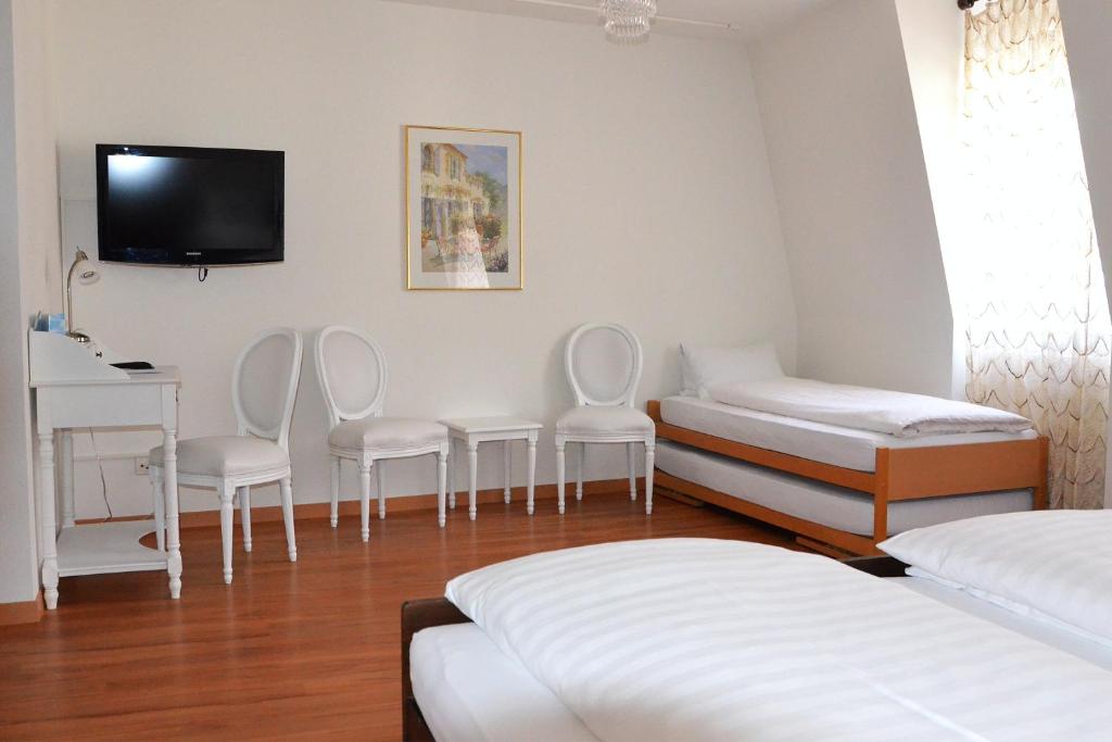 Postel nebo postele na pokoji v ubytování Hotel Weisses Kreuz