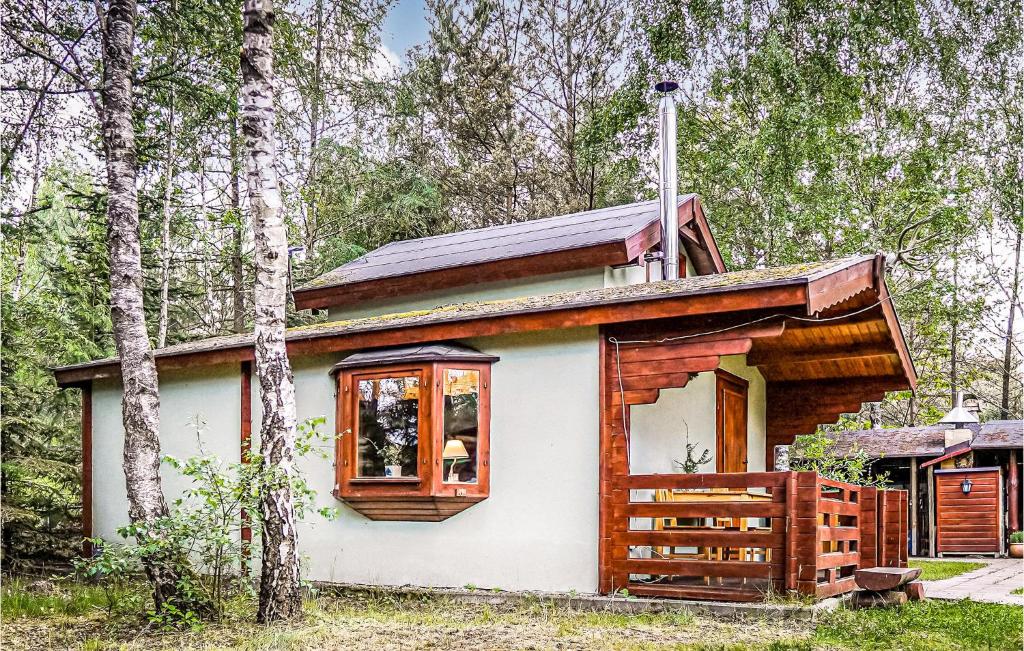 a small cabin in the woods with trees at 2 Bedroom Amazing Home In Drzonowo in Schönau
