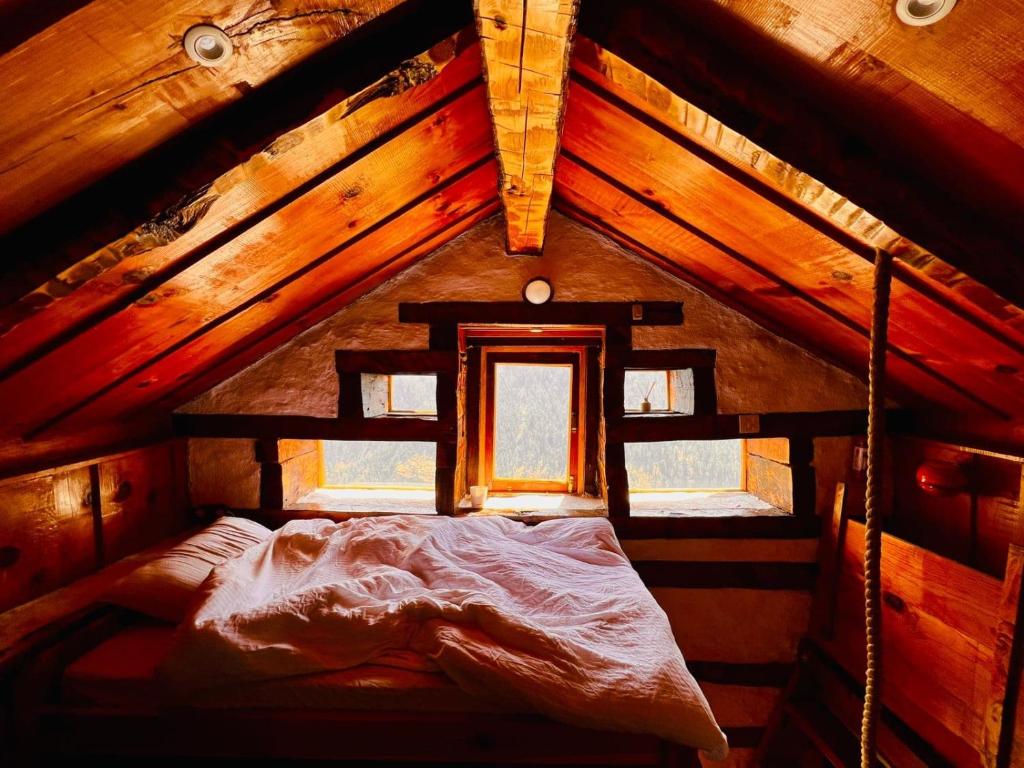 Postel nebo postele na pokoji v ubytování Parvatis Lap Luxury Hostel & Camps