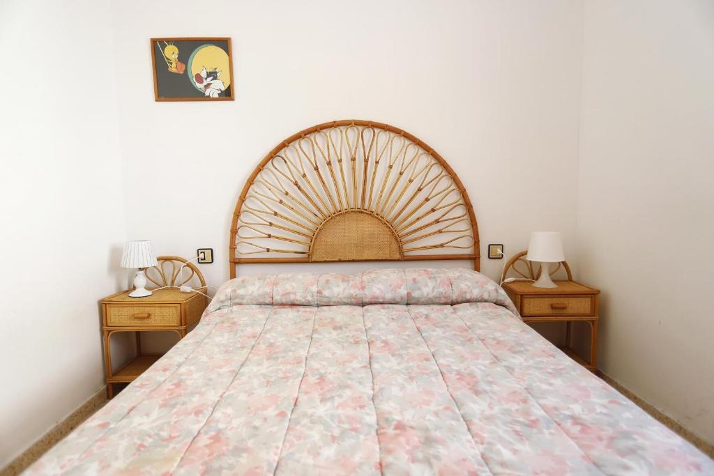 A bed or beds in a room at AT096 Piscina privada, barbacoa, wifi, 900m de la playa