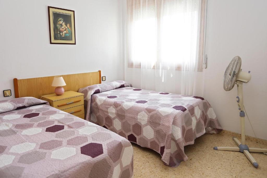 A bed or beds in a room at AT096 Piscina privada, barbacoa, wifi, 900m de la playa