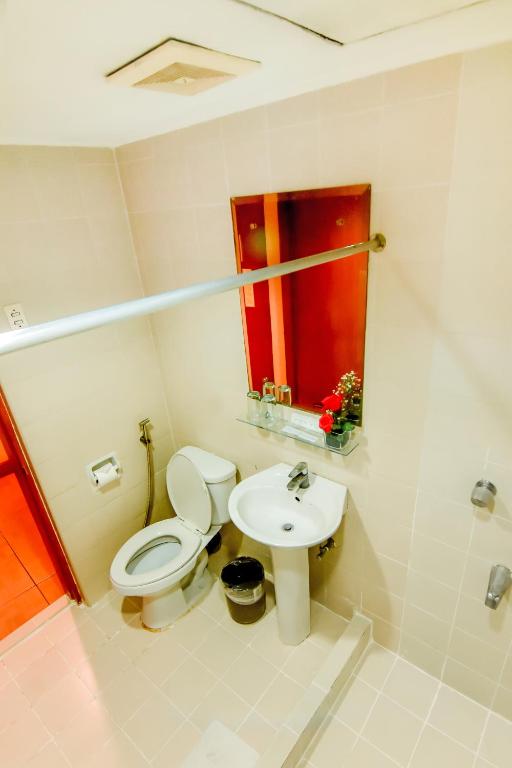 Koupelna v ubytování Rajah Park Hotel by Hiverooms