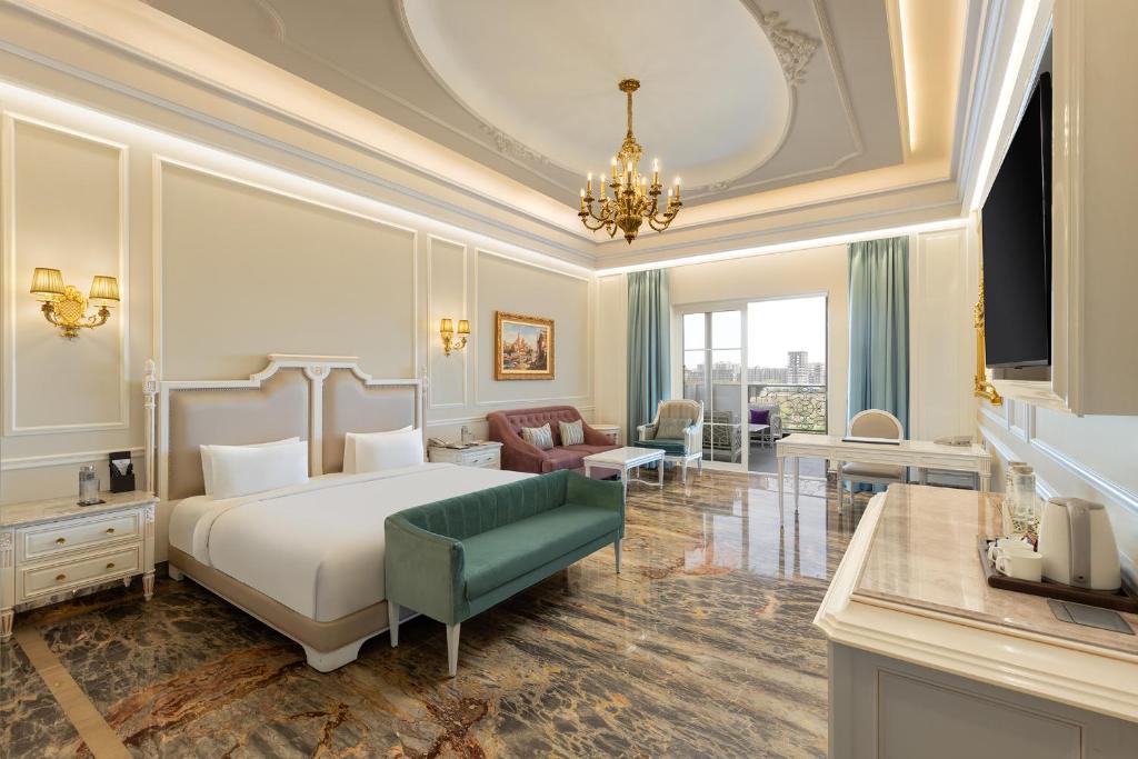 Postel nebo postele na pokoji v ubytování Hotel Hillock Ahmedabad