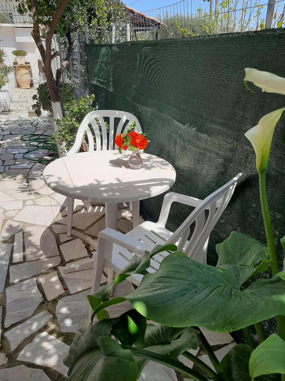 Zahrada ubytování Cozy flat in Nea Makri