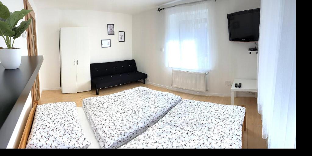 Postel nebo postele na pokoji v ubytování Plně vybavený apartmán na úpatí Jizerských hor