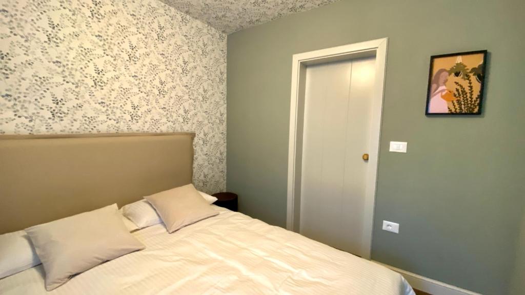 Postel nebo postele na pokoji v ubytování The Rooster Apartments