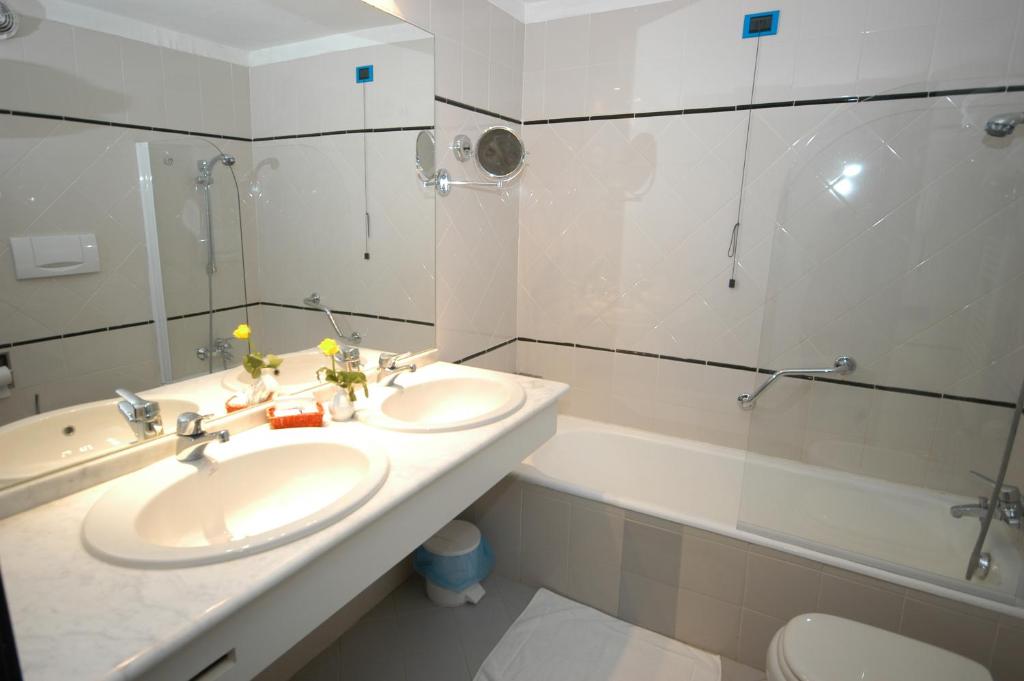 Koupelna v ubytování Hotel Des Geneys