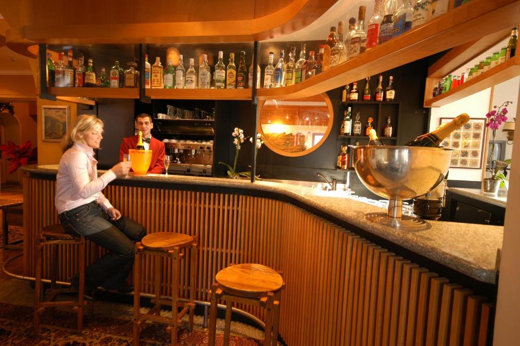 Lounge nebo bar v ubytování Hotel Des Geneys
