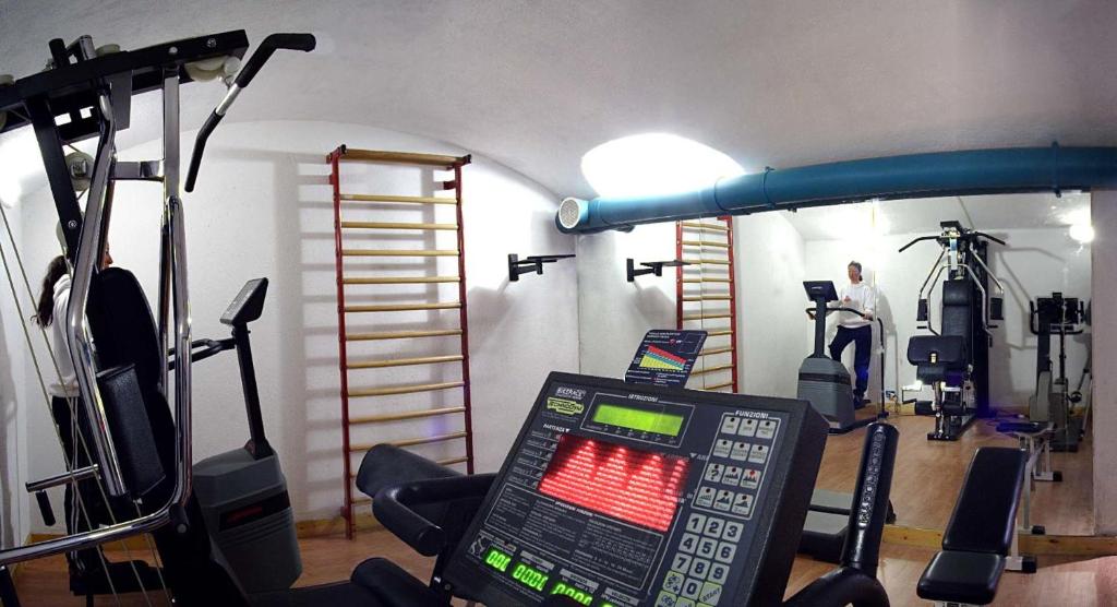 Fitness centrum a/nebo fitness zařízení v ubytování Hotel Des Geneys