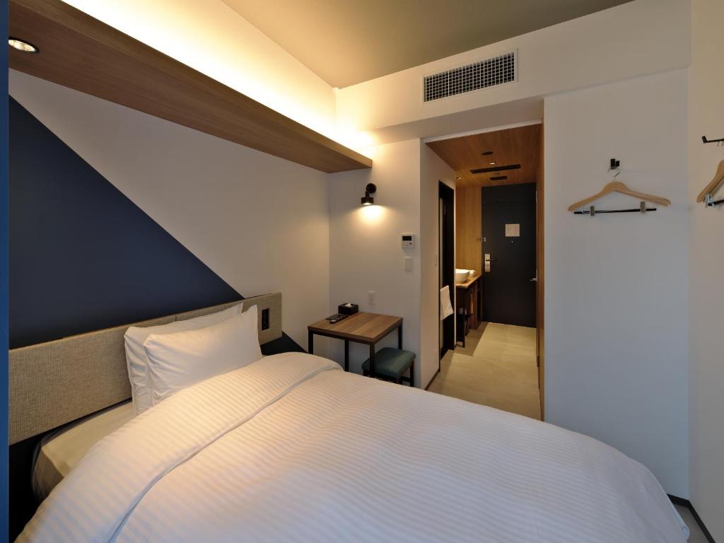 Postel nebo postele na pokoji v ubytování Prince Smart Inn Kyoto Shijo Omiya