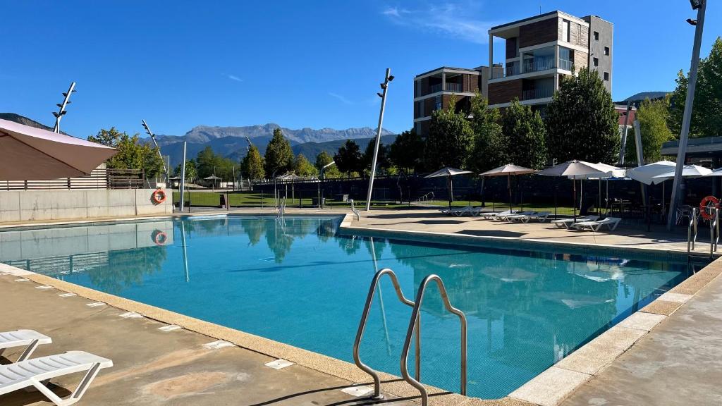 Bazén v ubytování Las Margas Golf + Pirineo Aragonés nebo v jeho okolí