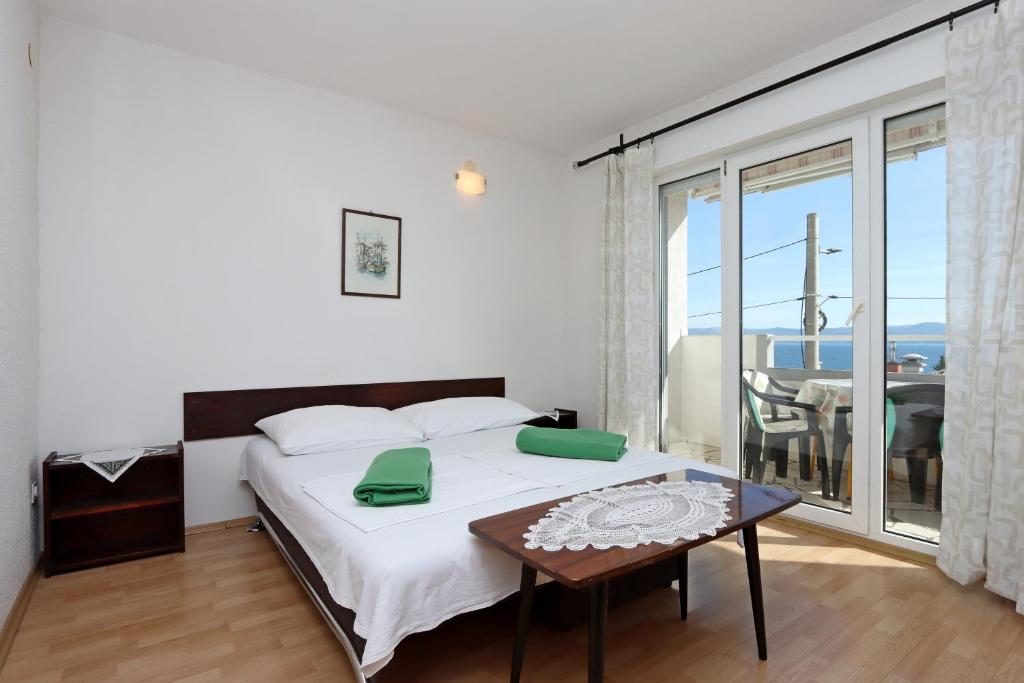 Posteľ alebo postele v izbe v ubytovaní Apartments with a parking space Crikvenica - 12592