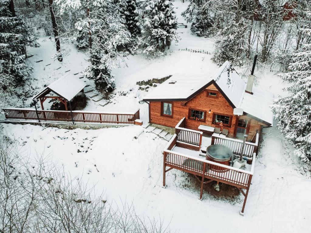 SOVIA WELLNESS CHATA s jacuzzi kaďou a saunou, Čingov v zimě