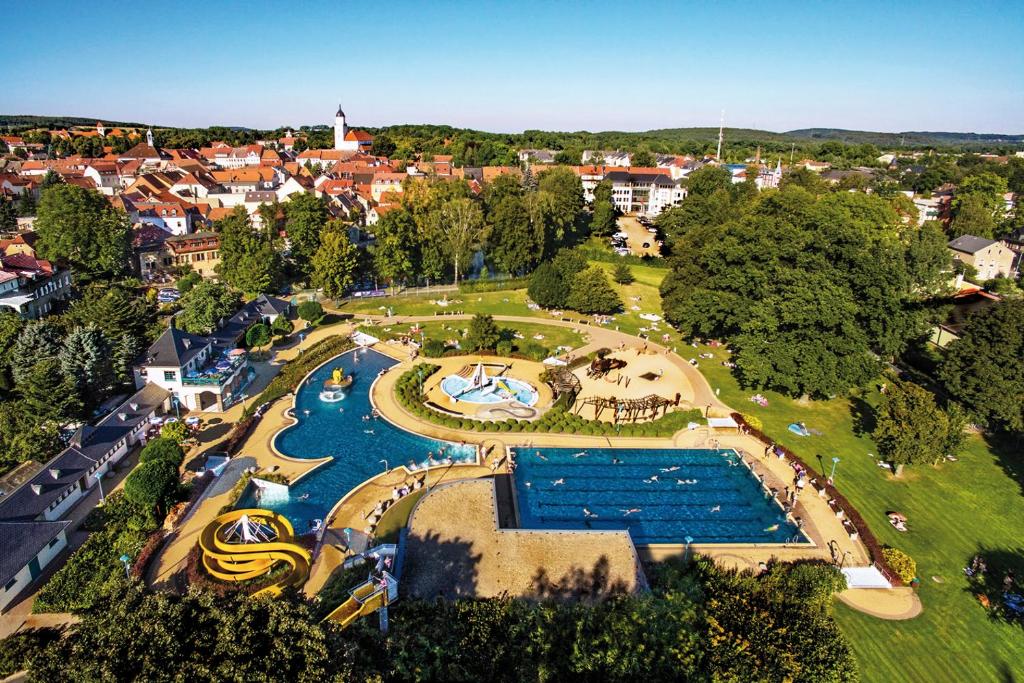 Bazén v ubytování Logis L Auberge Gutshof nebo v jeho okolí