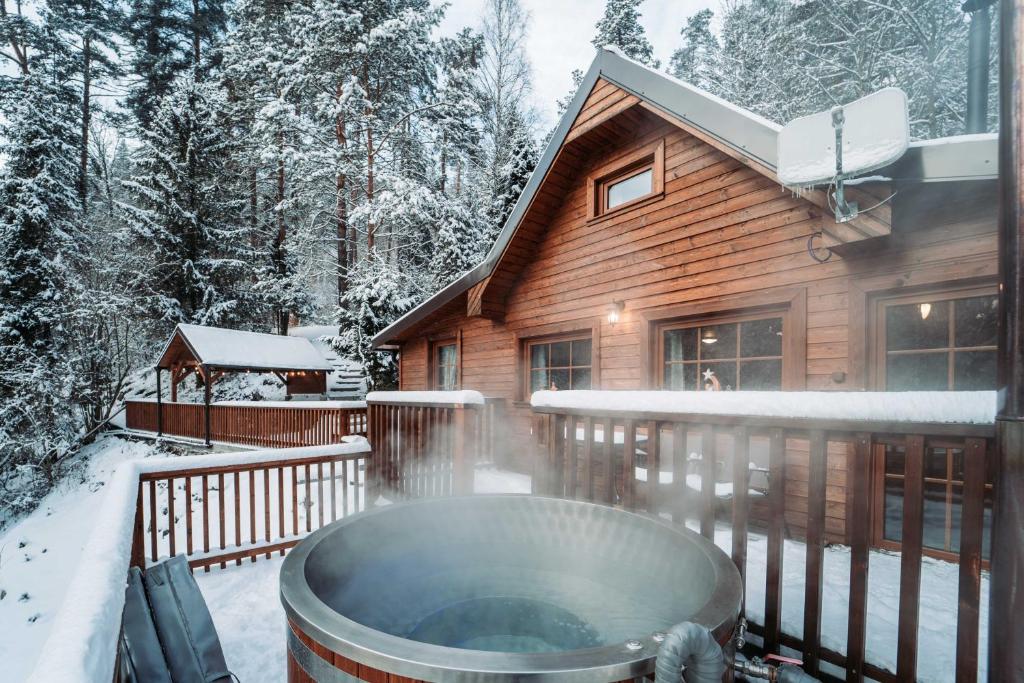 SOVIA WELLNESS CHATA s jacuzzi kaďou a saunou, Čingov v zimě