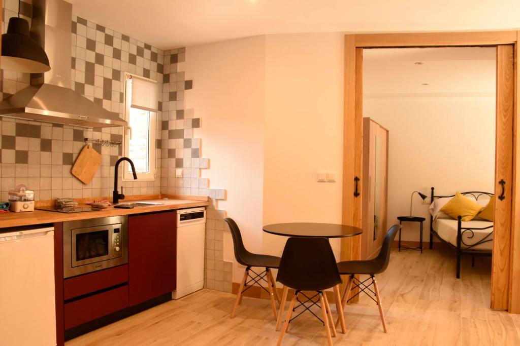 Kuchyň nebo kuchyňský kout v ubytování Apartamentos Tierra y Arte