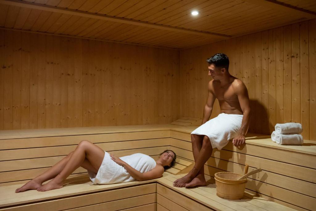 a man is standing in a sauna with a woman at Valentin Sancti Petri in Chiclana de la Frontera