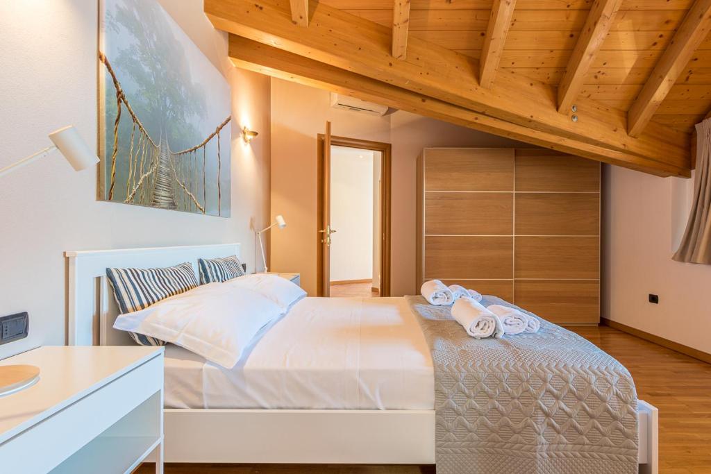 Posteľ alebo postele v izbe v ubytovaní Apartment Tamara Suite - Menaggio
