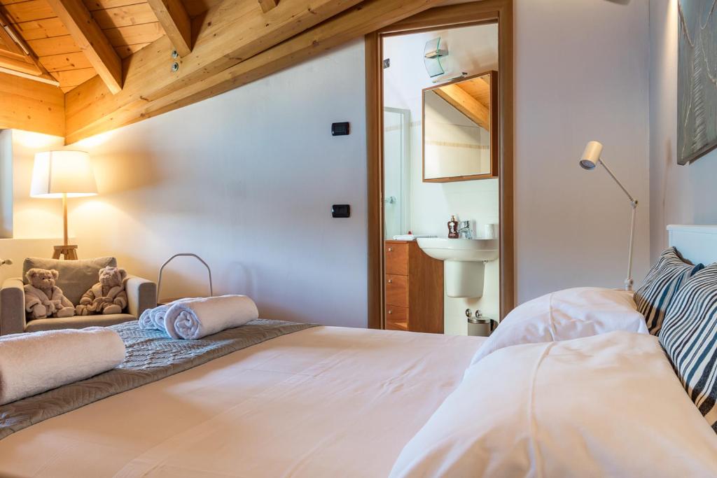 Posteľ alebo postele v izbe v ubytovaní Apartment Tamara Suite - Menaggio