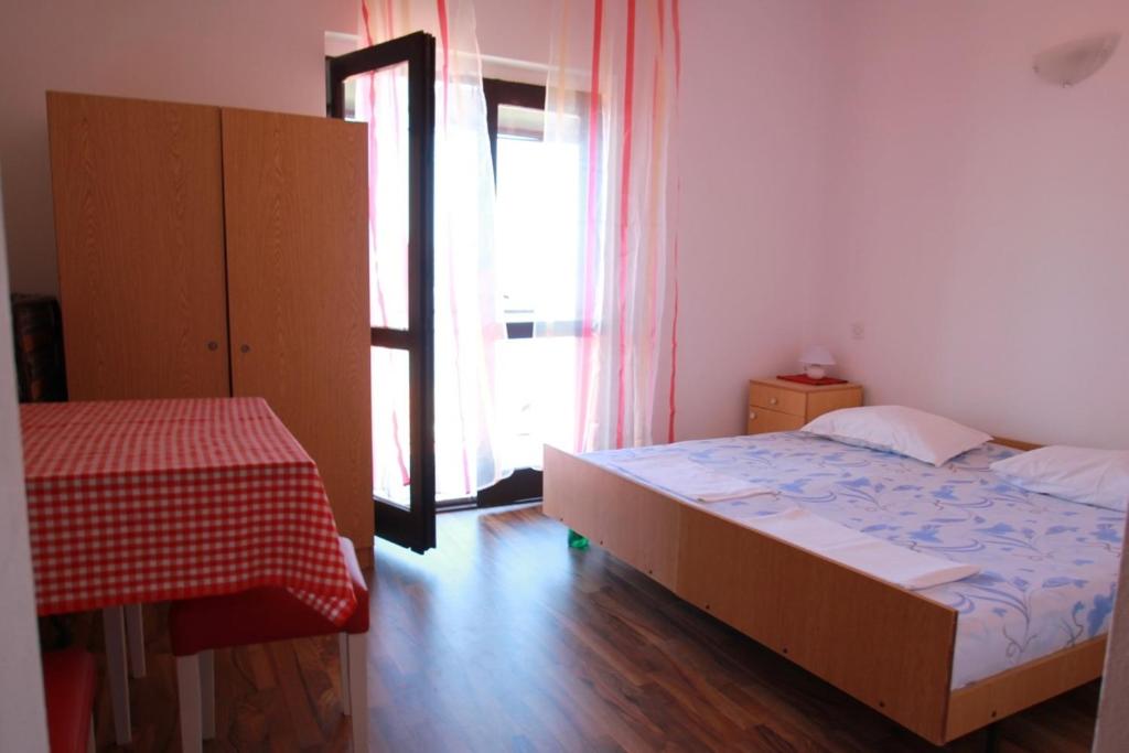 Fotografia z galérie ubytovania Apartments by the sea Brist, Makarska - 13011 v Podaci