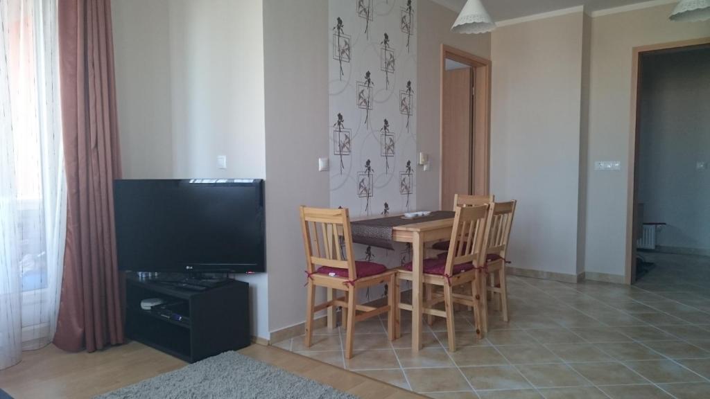 TV a/nebo společenská místnost v ubytování Réka Apartman