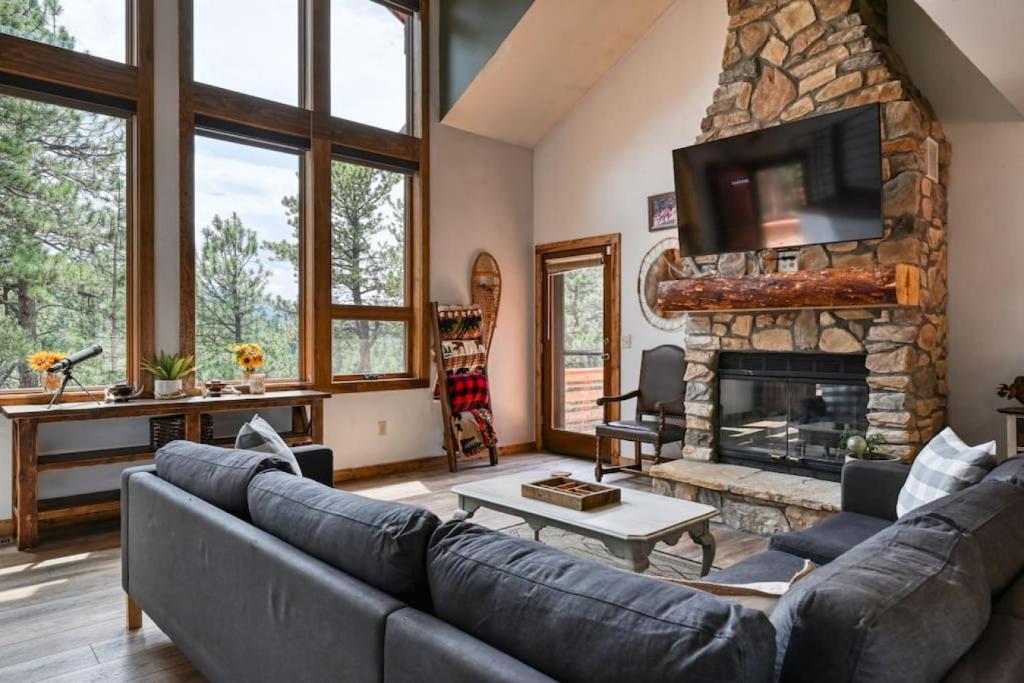 Antlers Ridge, Private Hot Tub, 3 Decks, MTN Views, Woodland Park