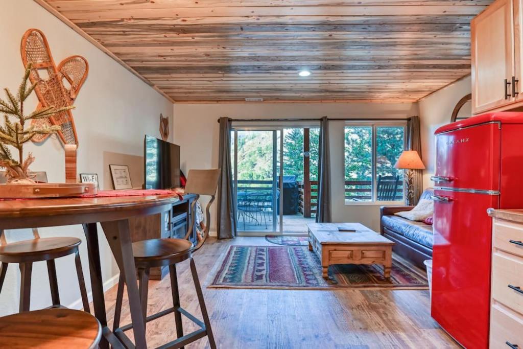 MTN Town Escape the Fox Den, 1 Bdrm luxury Apt, Green Mountain Falls